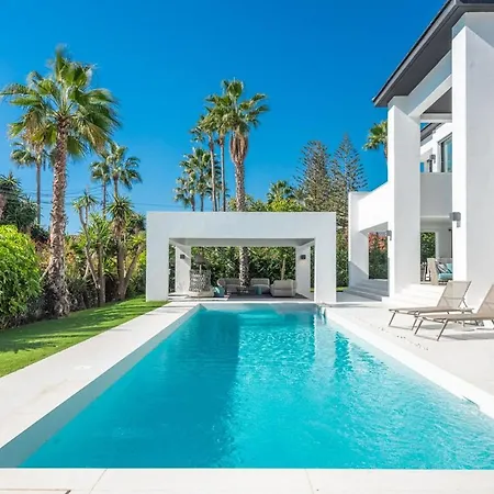 Harmonia: Luxury Beachside Retreat With Breathtaking Views In Holiday home *
