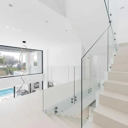 Harmonia: Luxury Beachside Retreat With Breathtaking Views In Holiday home Marbella