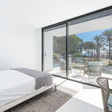 Harmonia: Luxury Beachside Retreat With Breathtaking Views In Holiday home *