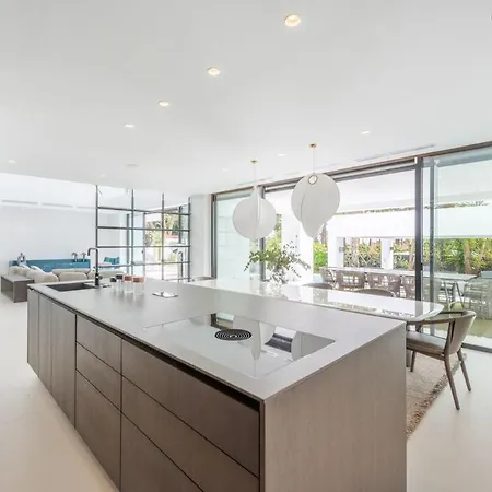 Holiday home Harmonia: Luxury Beachside Retreat With Breathtaking Views In