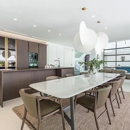 Harmonia: Luxury Beachside Retreat With Breathtaking Views In *
